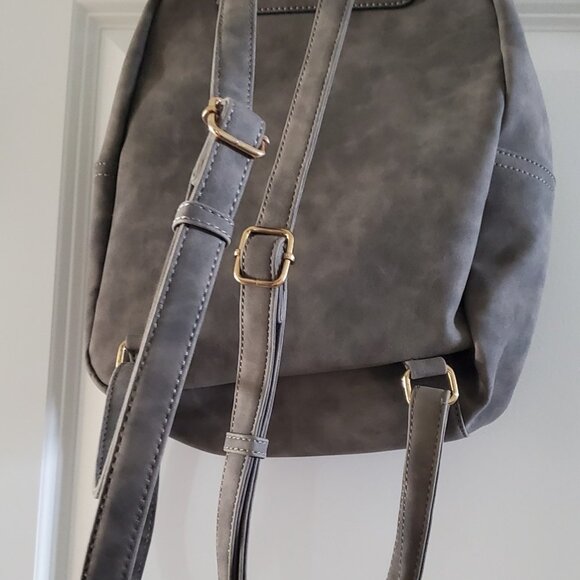 Backpack - Picture 4 of 12